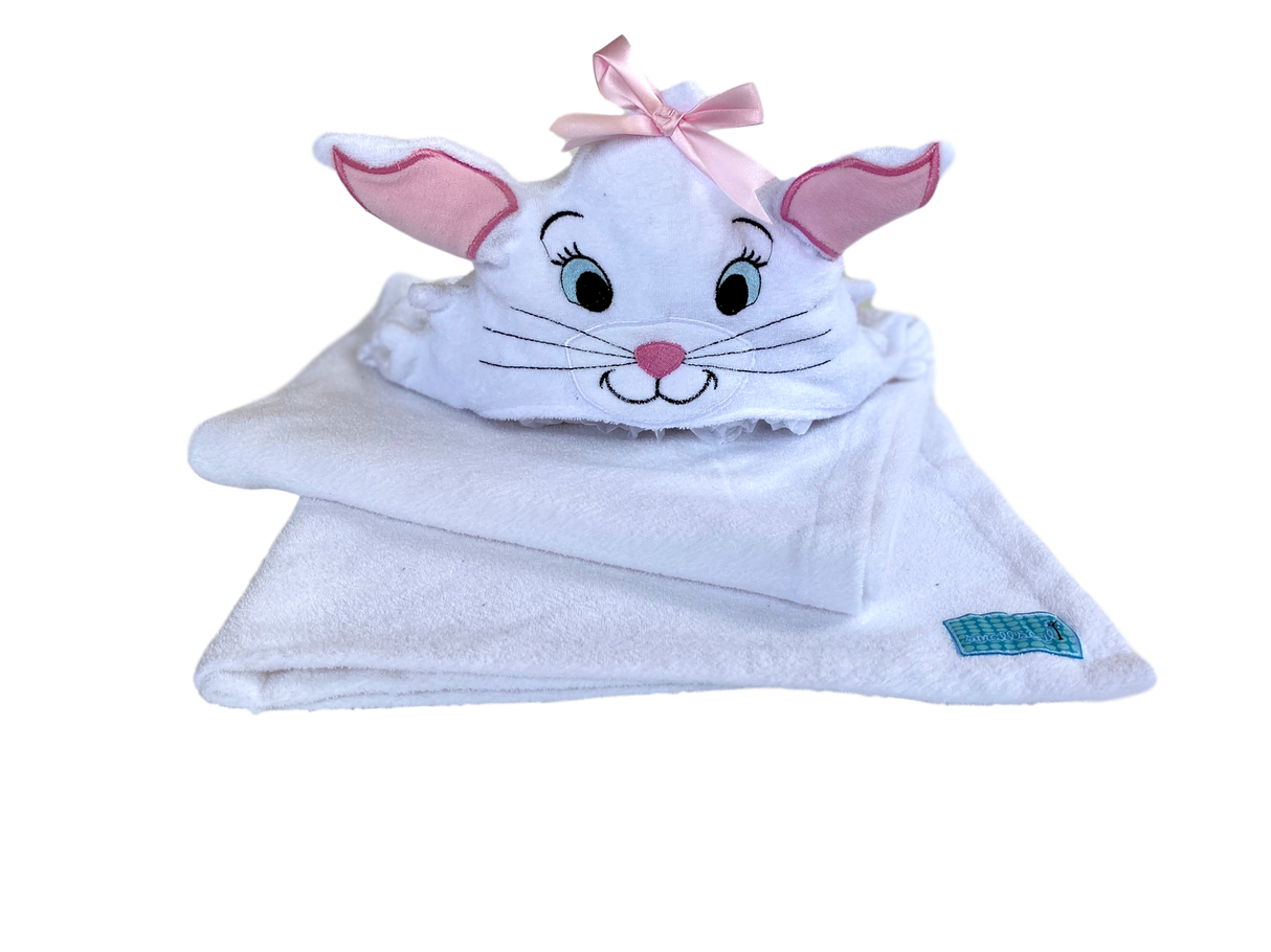 Children's towel in the shape of a white kitten, one size