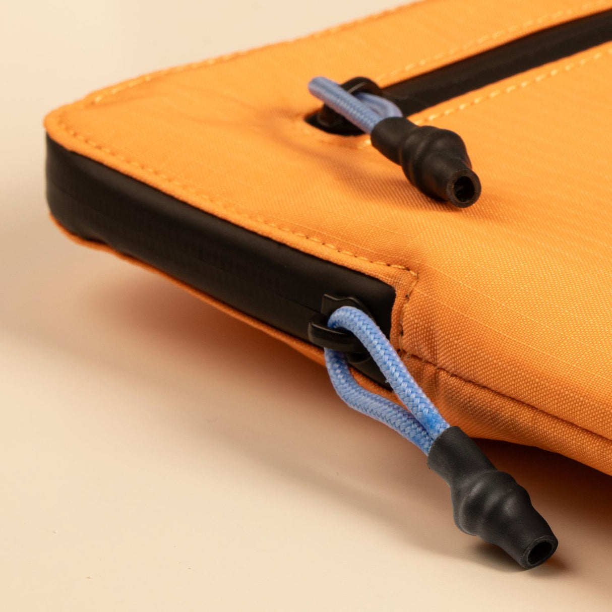 Funda Ultra Ligera para Macbook 16" Naranja Native Union