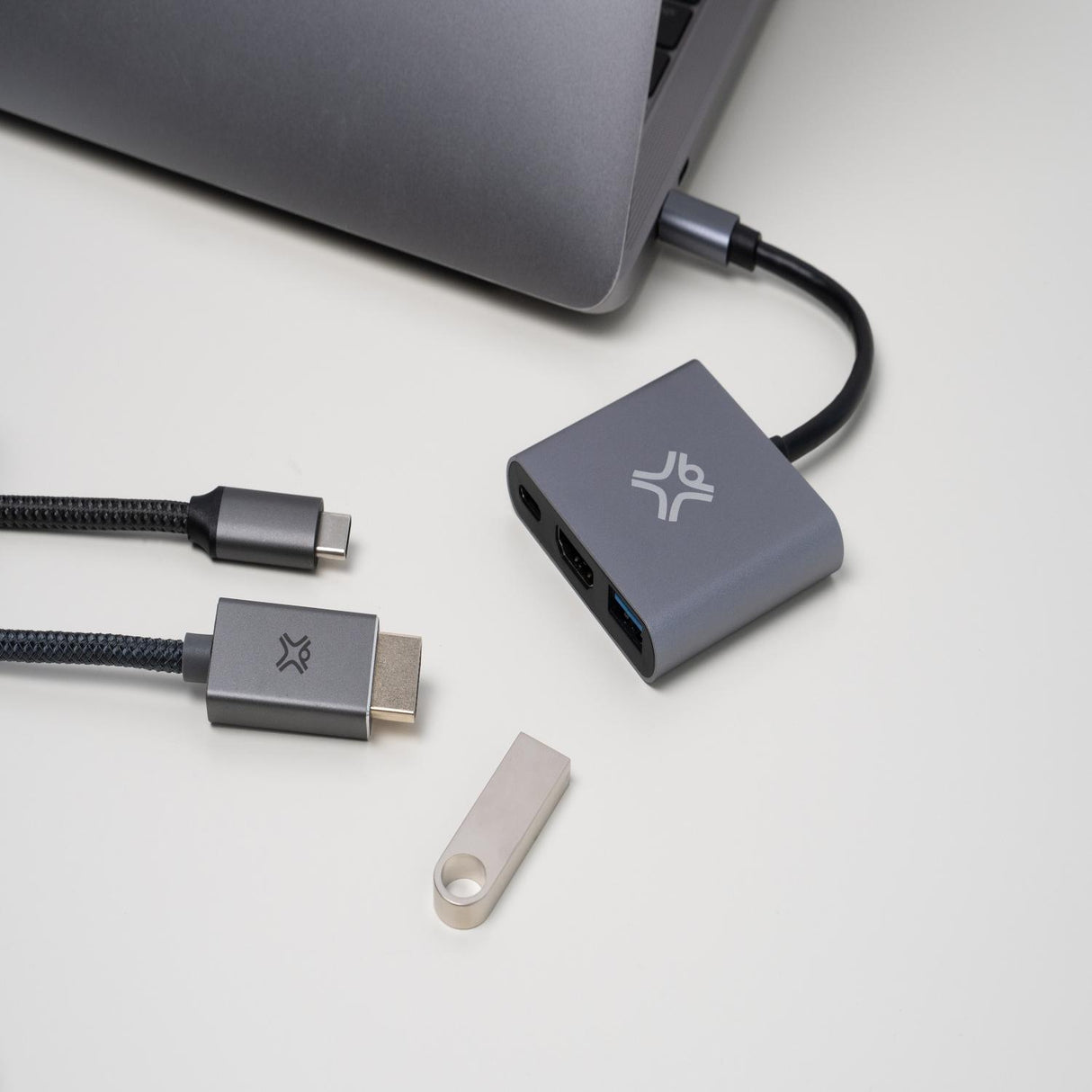 Adaptador De Usb C De 3 Puertos y 1 puerto HDMI De 100W Xtrememac