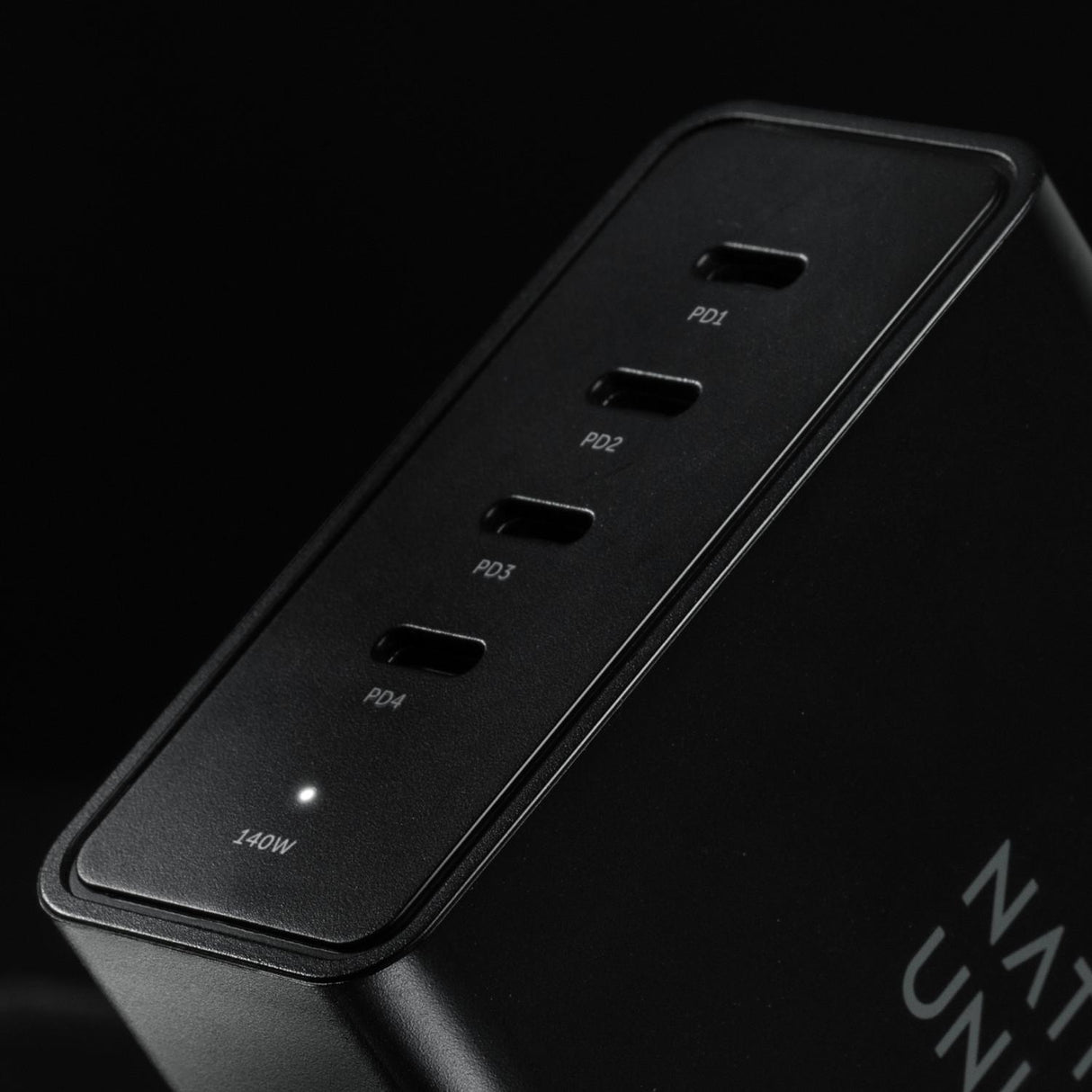 PD Fast Desktop Charger 140W Black Native Union