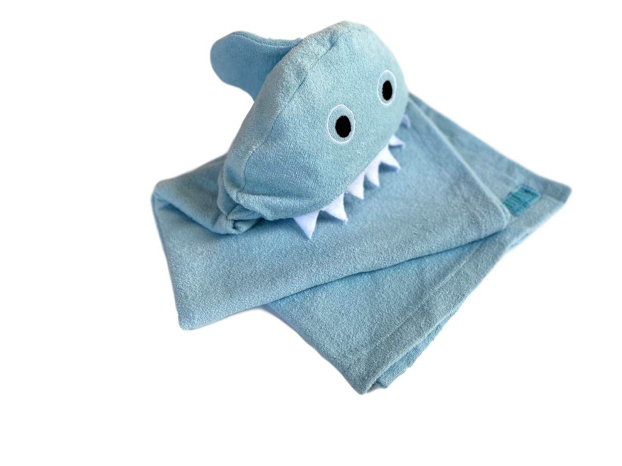 Shark-shaped children's towel, one size fits all